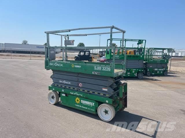 SkyJack SJ3226 Schaarhoogwerkers