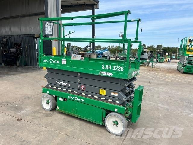 SkyJack SJ3226 Schaarhoogwerkers