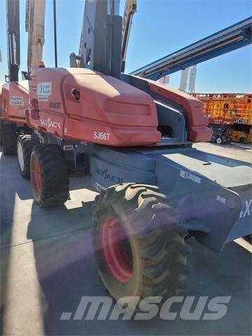 SkyJack SJ66T Telescoophoogwerkers