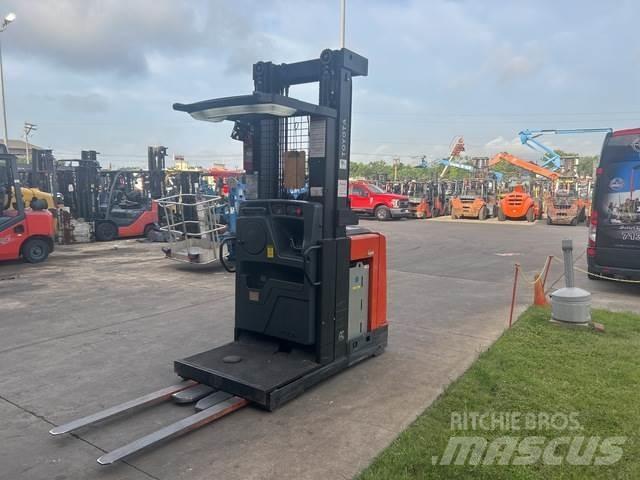 Toyota 8BPUE15 Orderpicker voor middelhoog niveau
