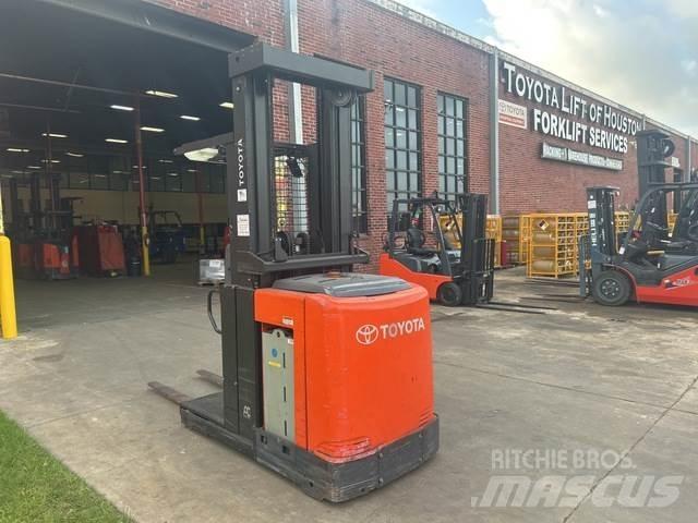 Toyota 8BPUE15 Orderpicker voor middelhoog niveau