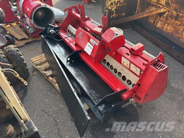 Ventrac EA600 Luchtbrekers en verticuteerders