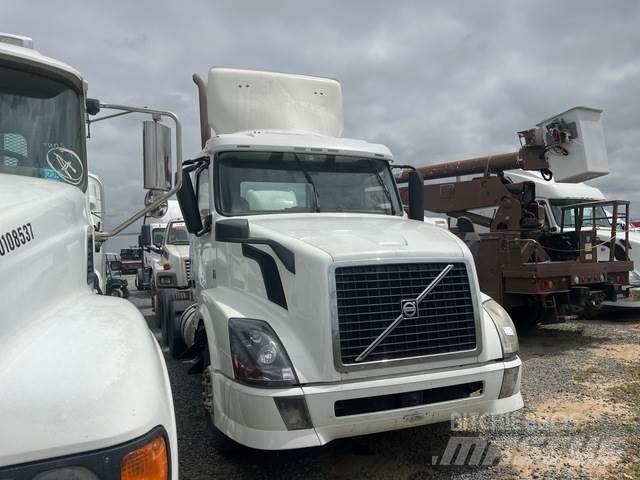Volvo VNL64 Trekkers