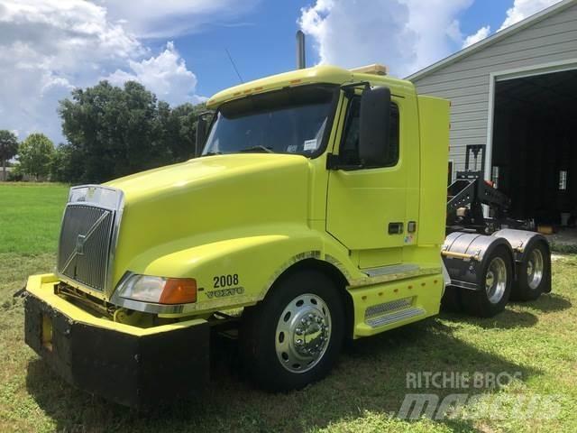 Volvo VNL64T Trekkers