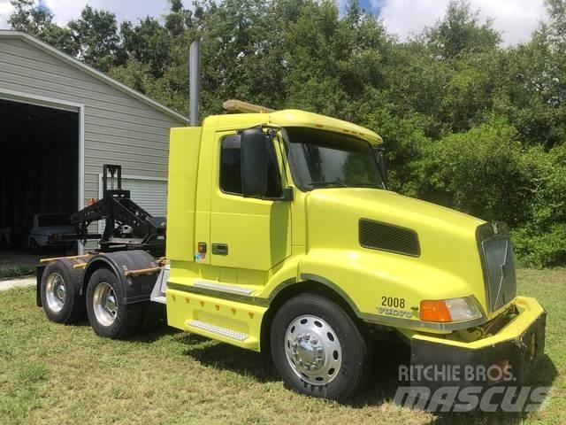 Volvo VNL64T Trekkers
