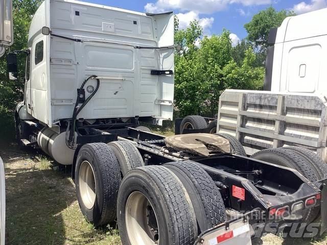 Volvo VNL740 Trekkers