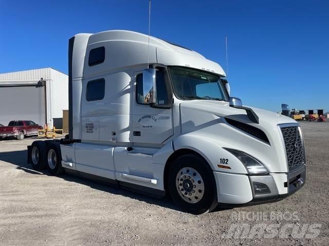 Volvo VNL860 Trekkers