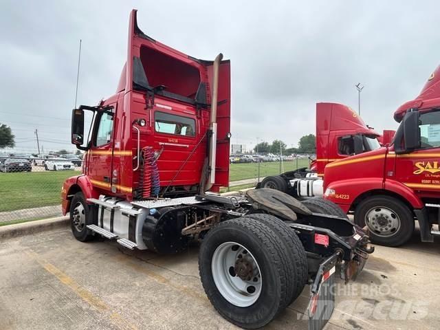 Volvo VNM42T Trekkers