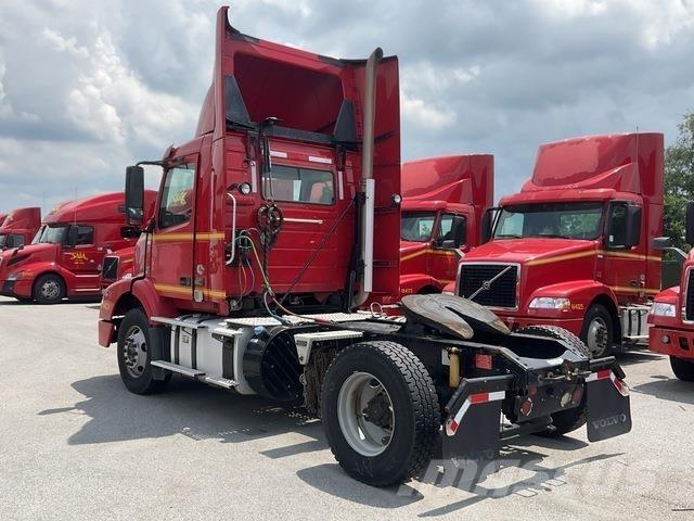 Volvo VNM42T Trekkers