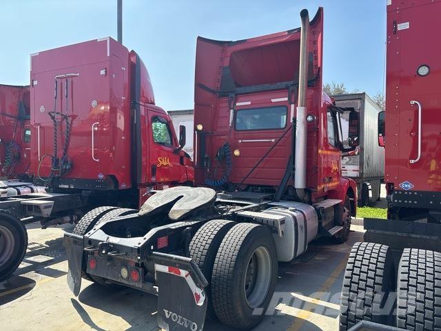 Volvo VNM42T Trekkers