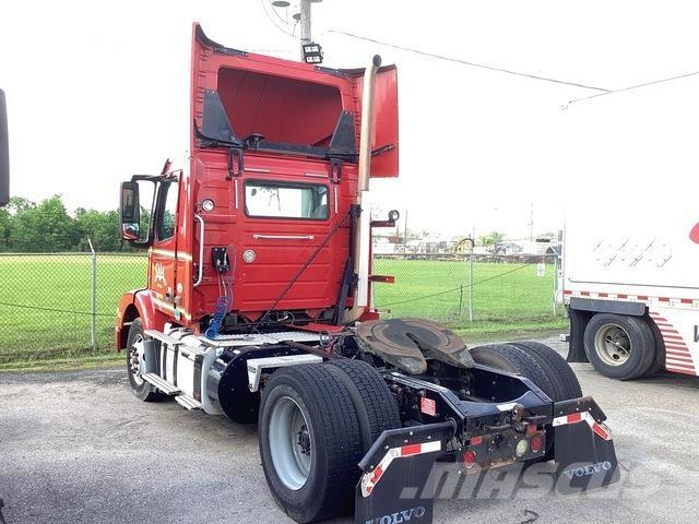 Volvo VNM42T Trekkers