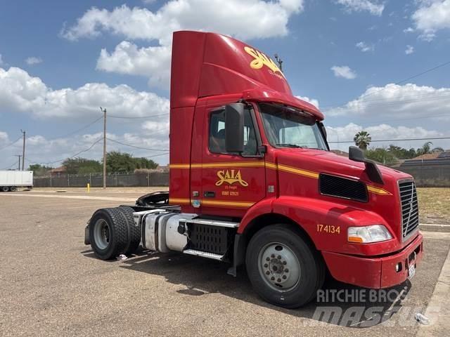 Volvo VNM42T Trekkers