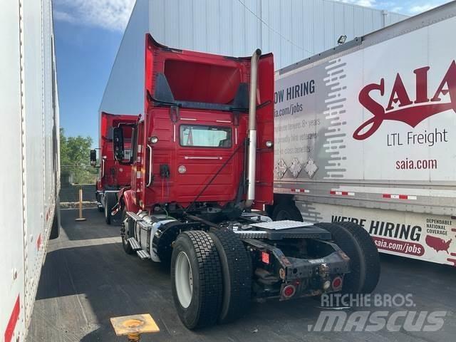 Volvo VNM42T Trekkers
