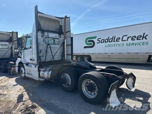 Volvo VNM64T Trekkers