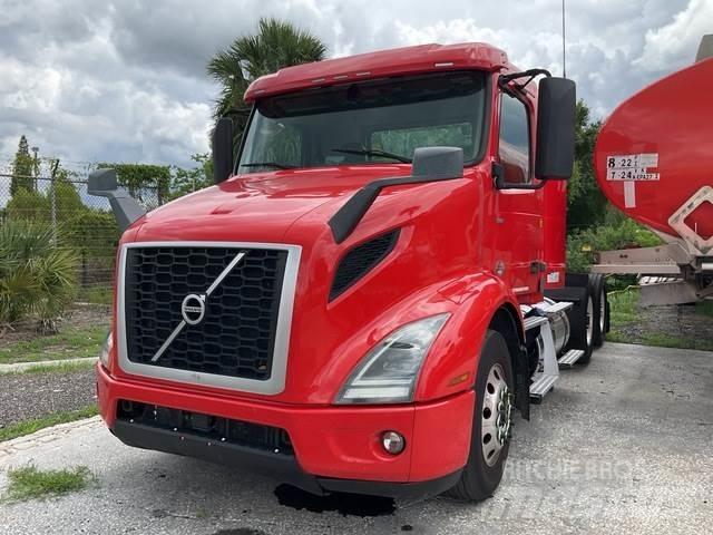 Volvo VNR Trekkers