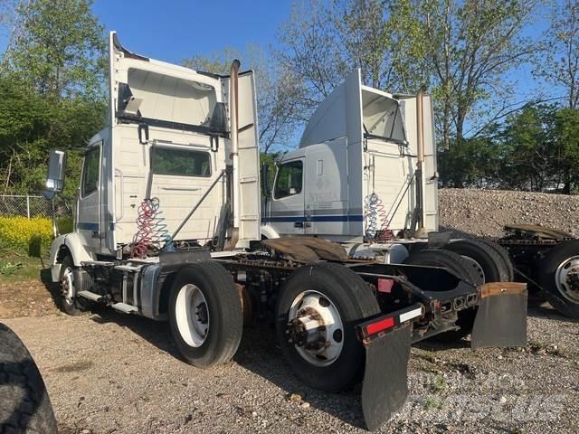 Volvo VNR64T Trekkers