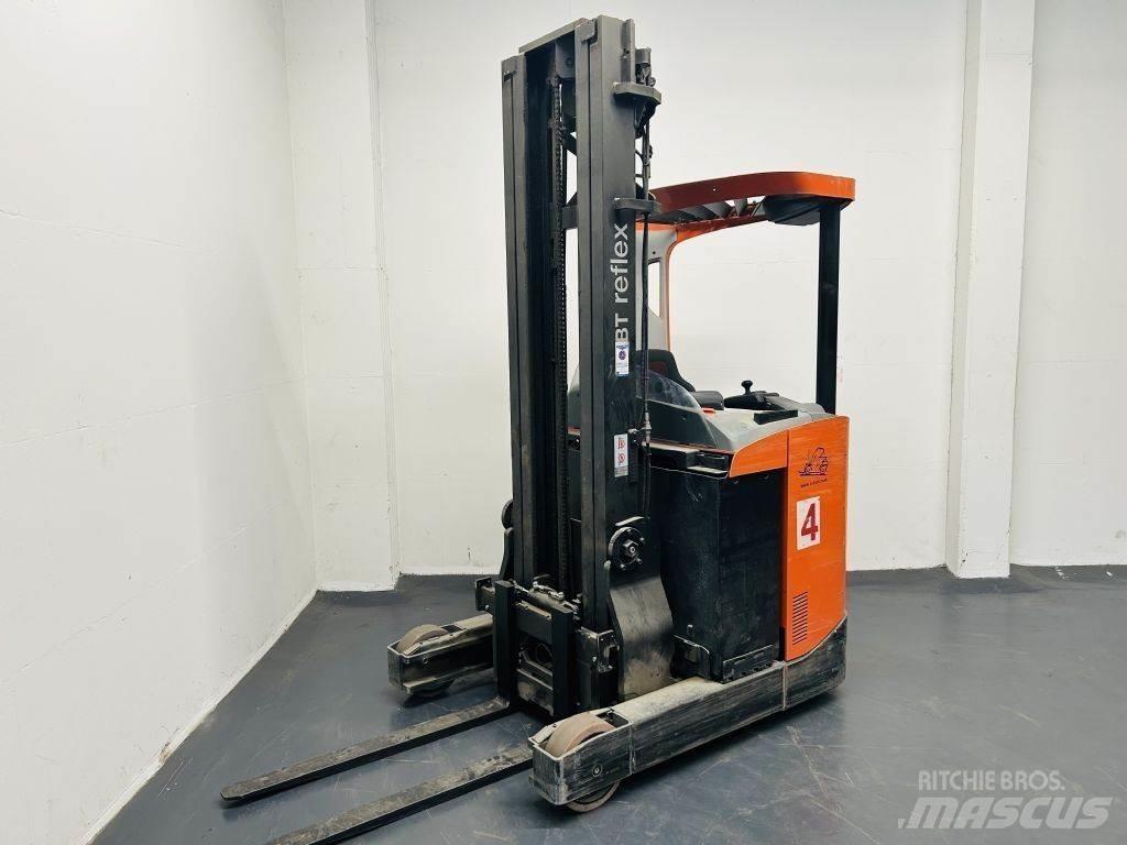 BT RRE140 Reachtruck voor hoog niveau