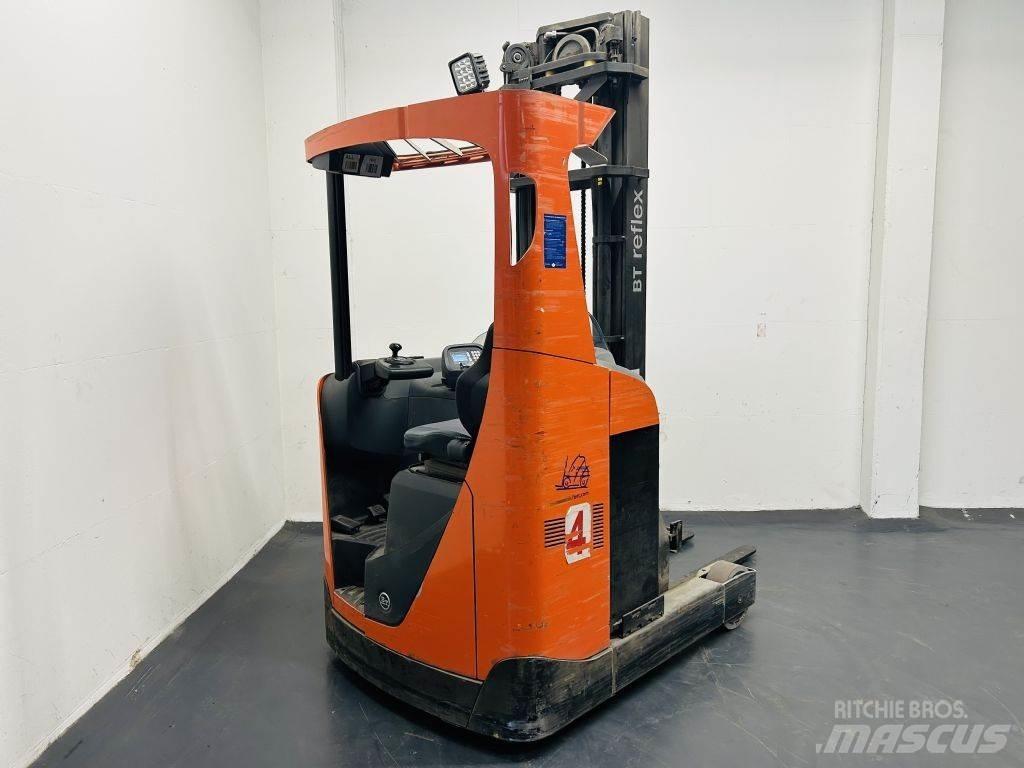 BT RRE140 Reachtruck voor hoog niveau