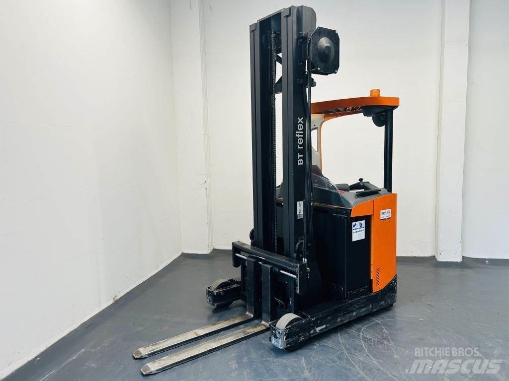 BT RRE160 Reachtruck voor hoog niveau
