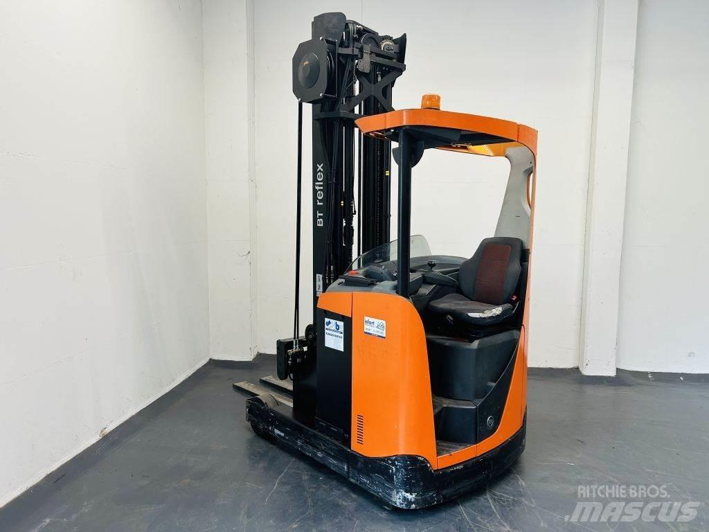 BT RRE160 Reachtruck voor hoog niveau