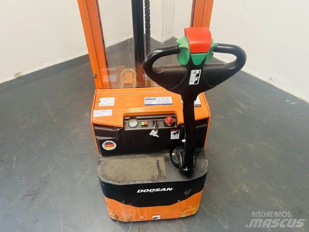 Doosan LEDS12.5C Stapelaar meeloop