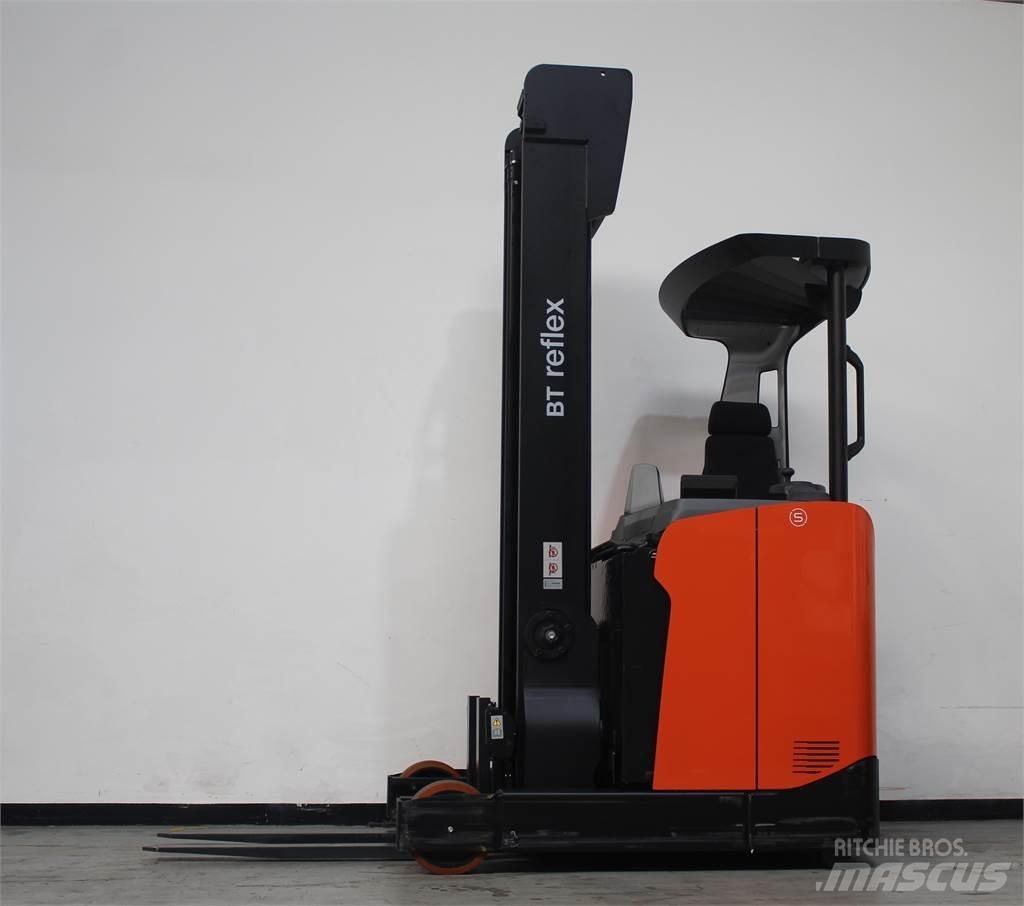 Toyota RRE140HE Reachtruck voor hoog niveau