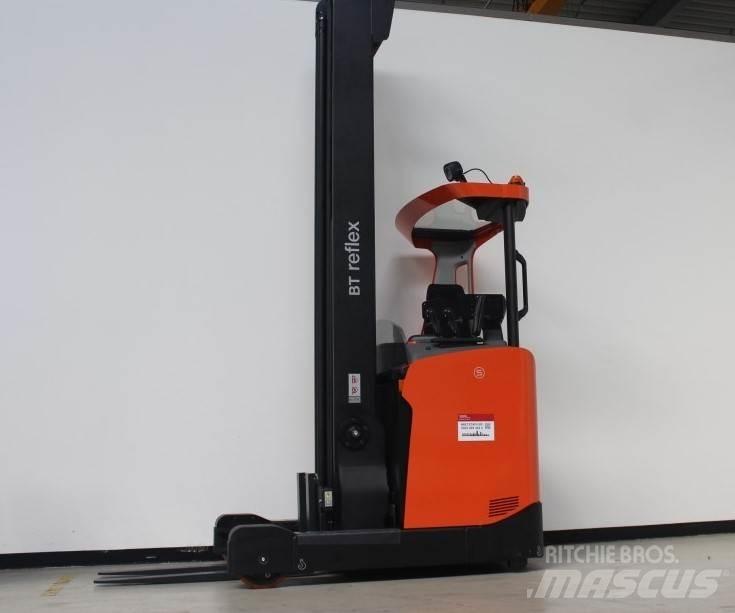 Toyota RRE160H Reachtruck voor hoog niveau