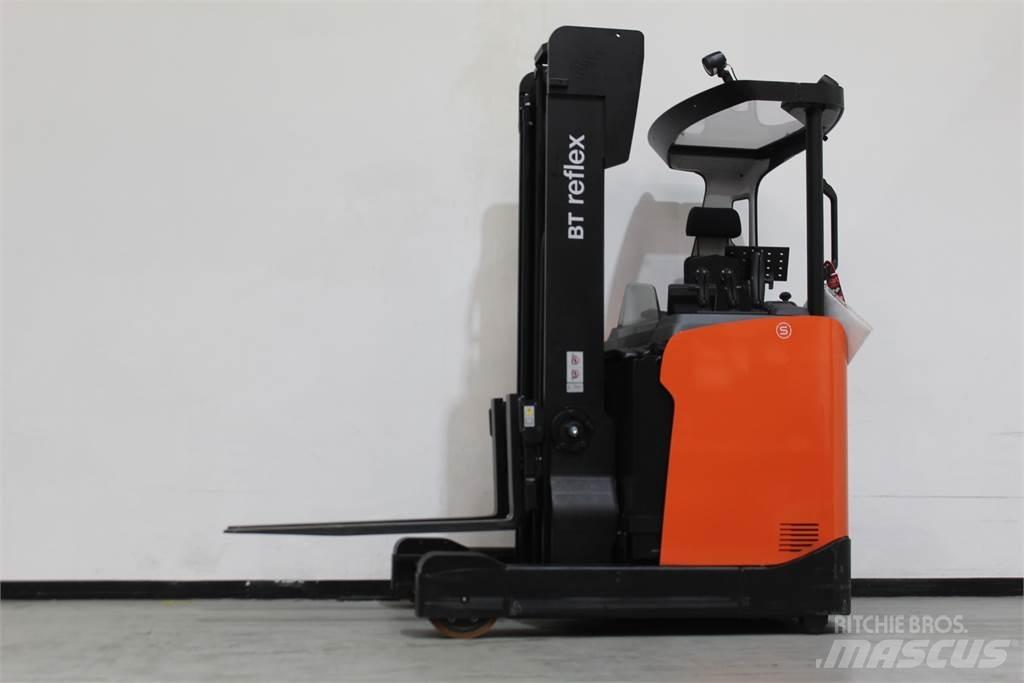 Toyota RRE160H Reachtruck voor hoog niveau