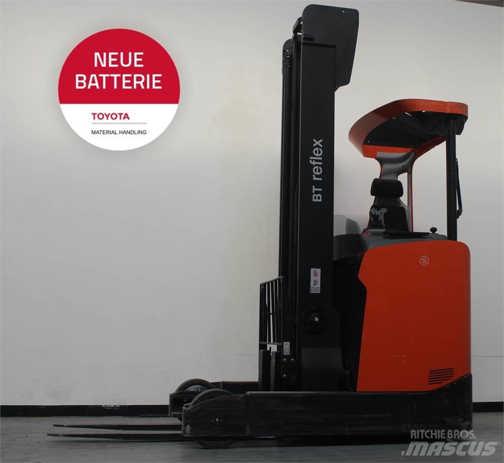 Toyota RRE200H Reachtruck voor hoog niveau