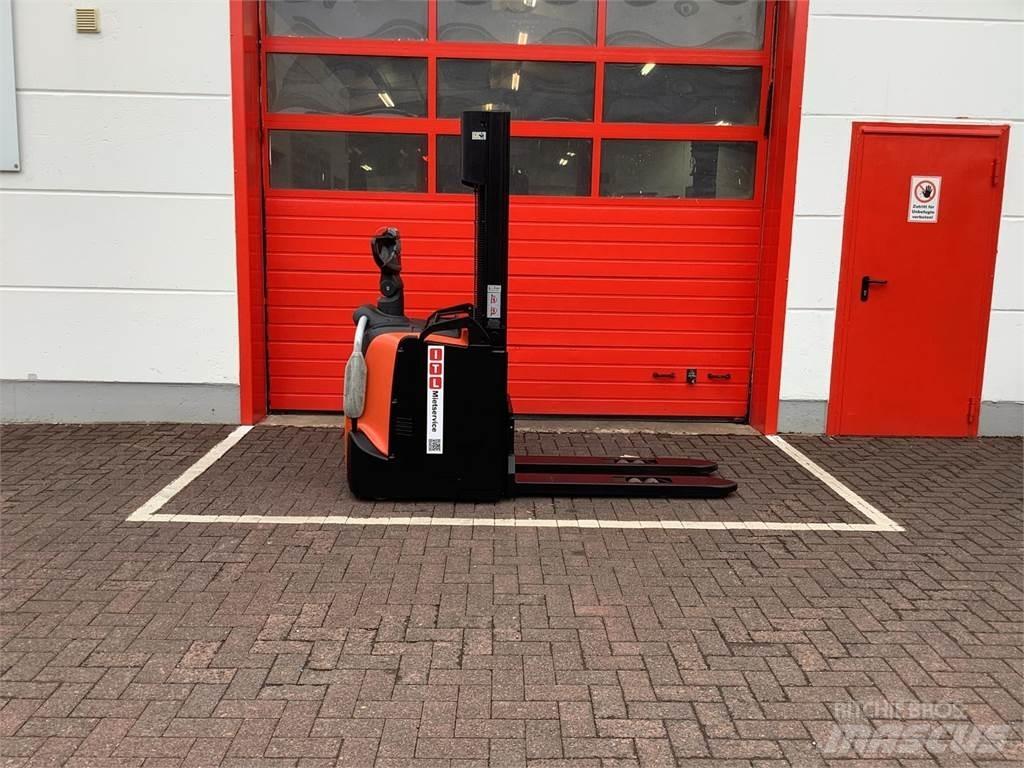Toyota SPE120 Stapelaar meeloop