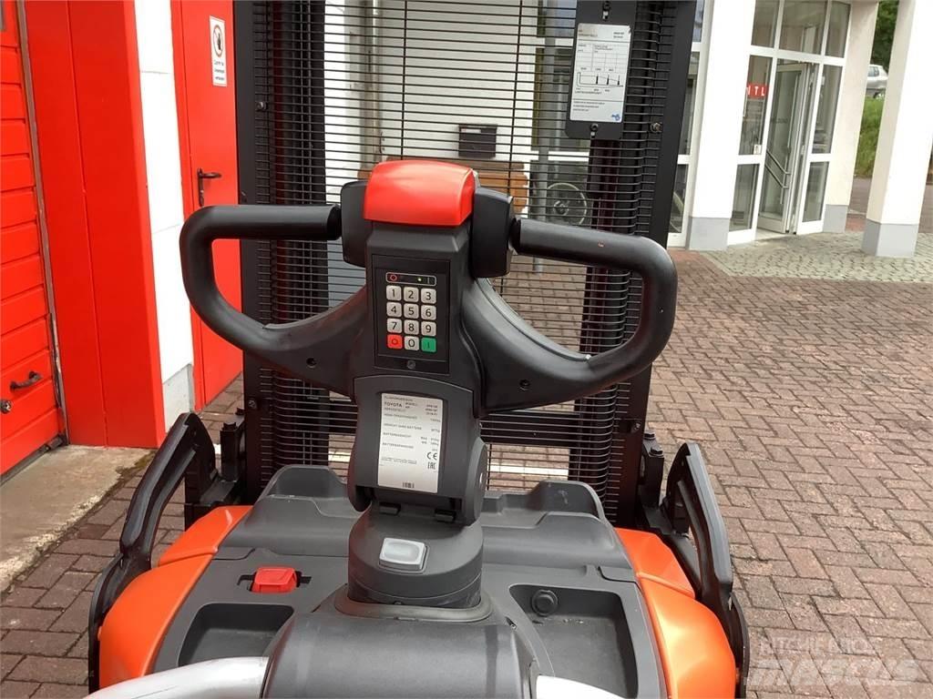 Toyota SPE120 Stapelaar meeloop