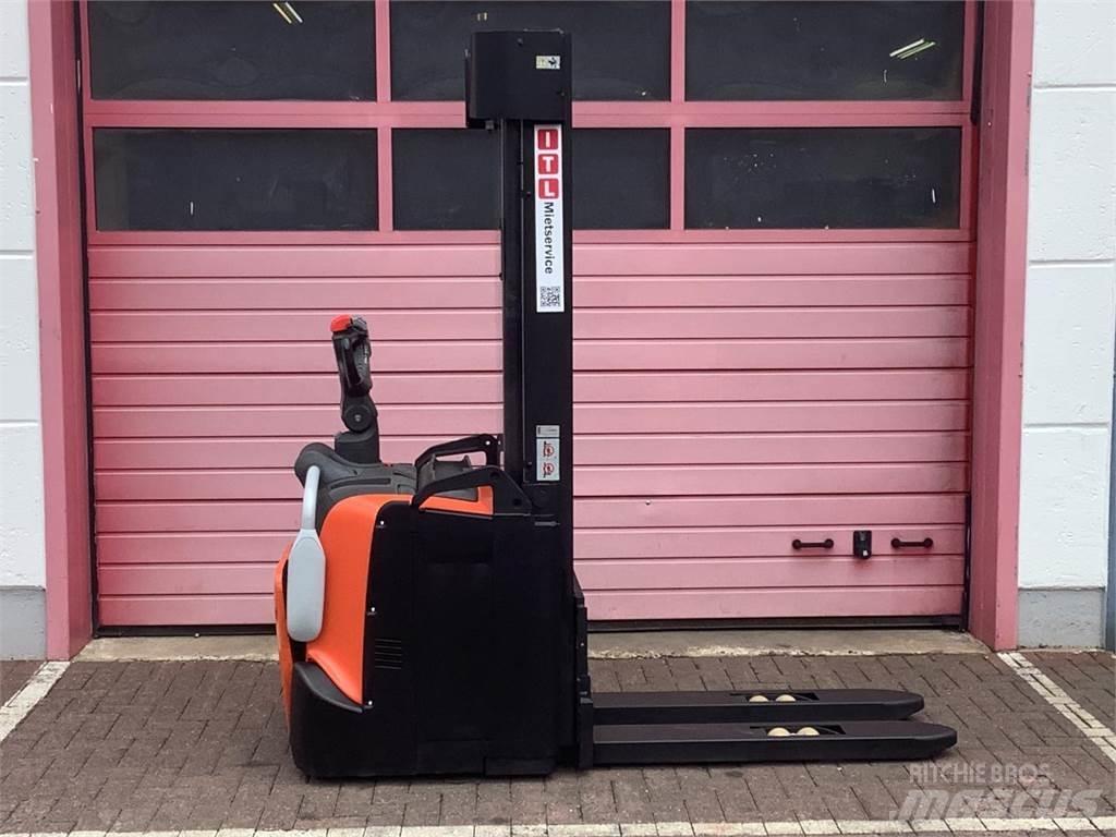 Toyota SPE140 Stapelaar meeloop