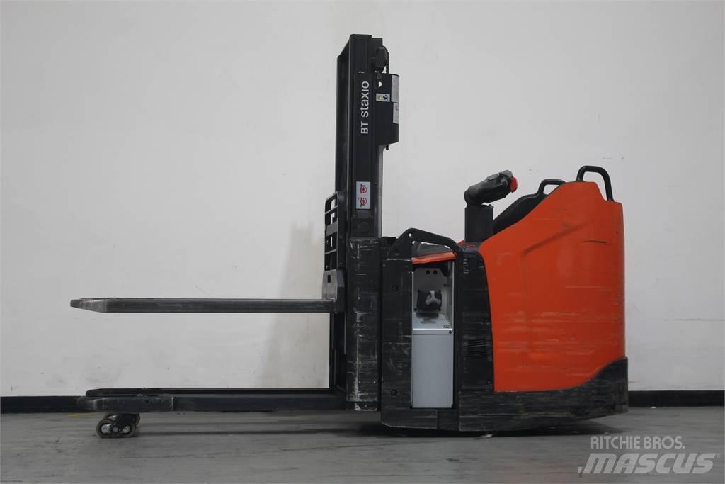 Toyota SPE200D Stapelaar meeloop