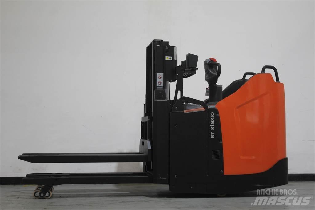 Toyota SPE200D Stapelaar meeloop