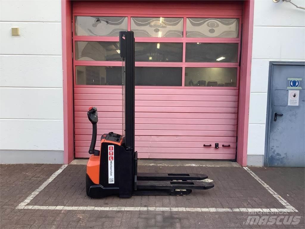 Toyota SWE120 Stapelaar meeloop