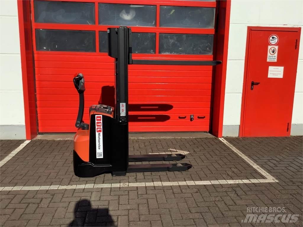 Toyota SWE120 Stapelaar meeloop