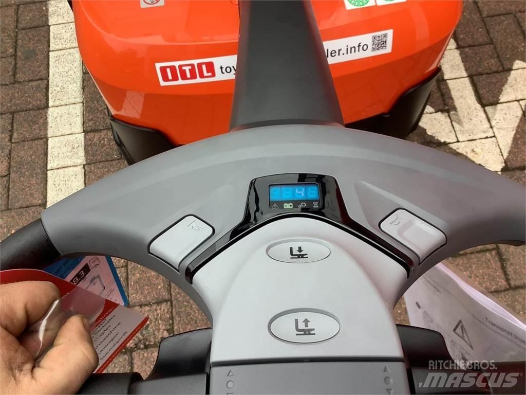 Toyota SWE120L Stapelaar meeloop