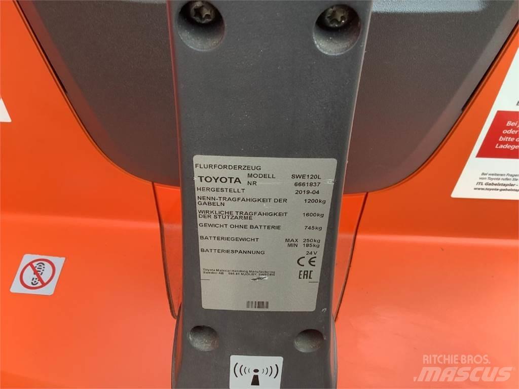 Toyota SWE120L Stapelaar meeloop