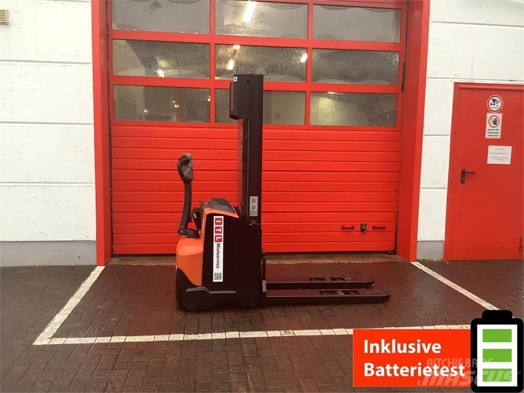 Toyota SWE120L Stapelaar meeloop