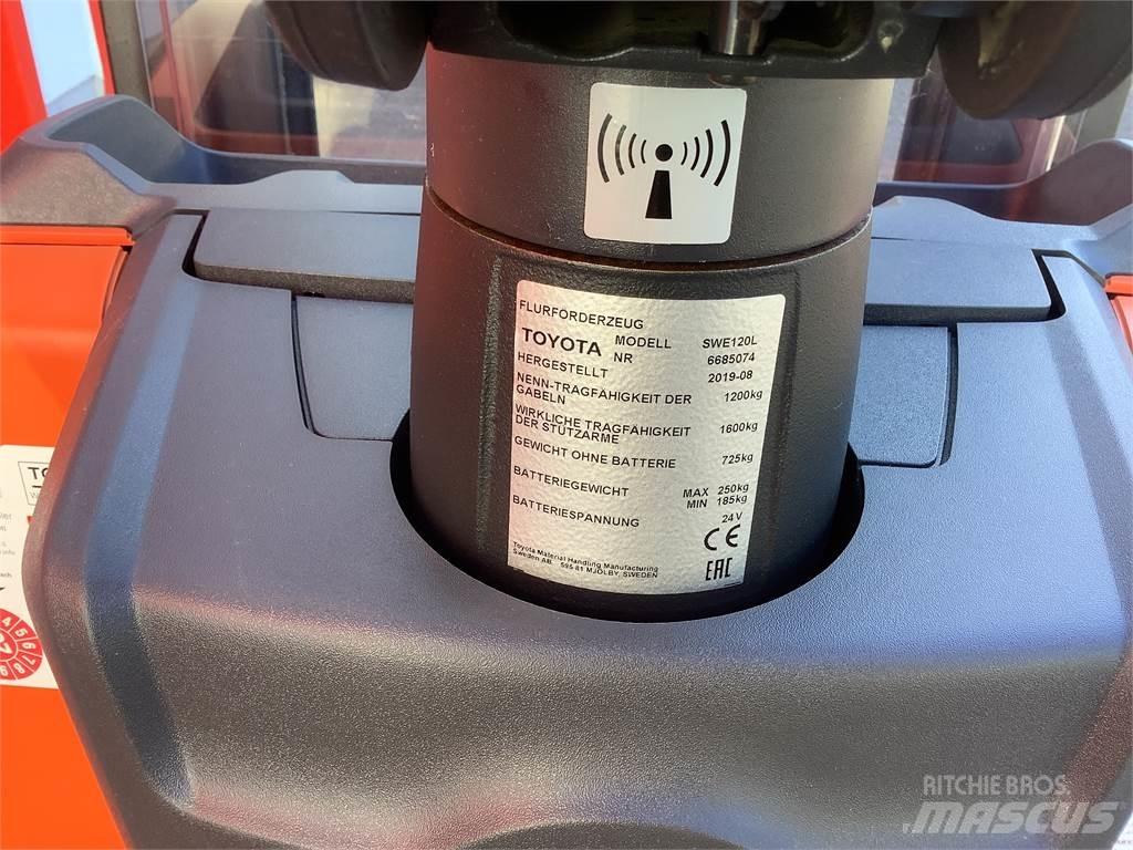 Toyota SWE120L Stapelaar meeloop