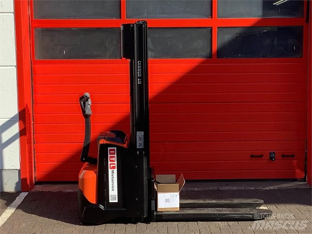 Toyota SWE120L Stapelaar meeloop