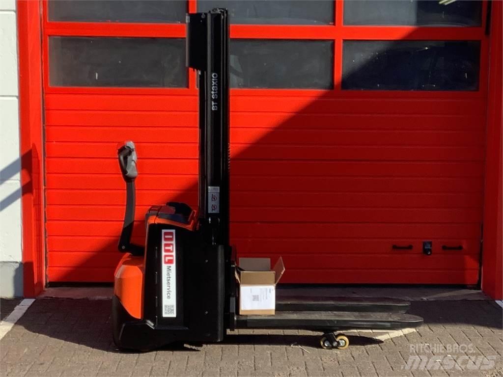 Toyota SWE120L Stapelaar meeloop
