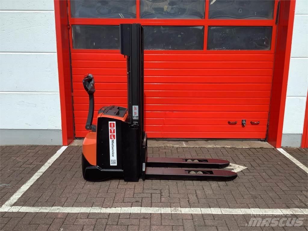 Toyota SWE140 Stapelaar meeloop