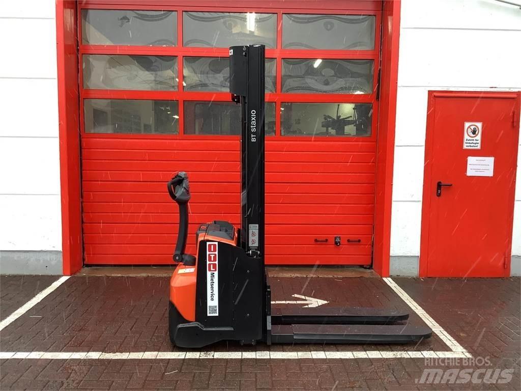 Toyota SWE140L Stapelaar meeloop