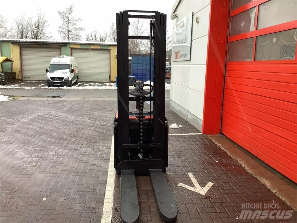 Toyota SWE140L Stapelaar meeloop