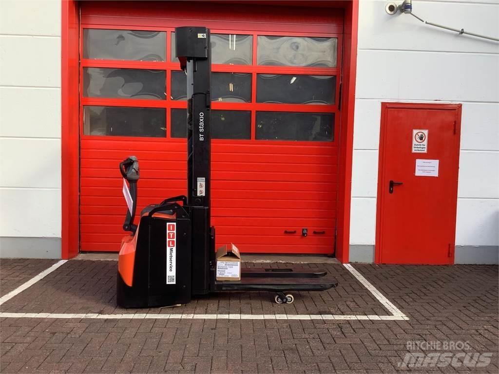 Toyota SWE145L Stapelaar meeloop