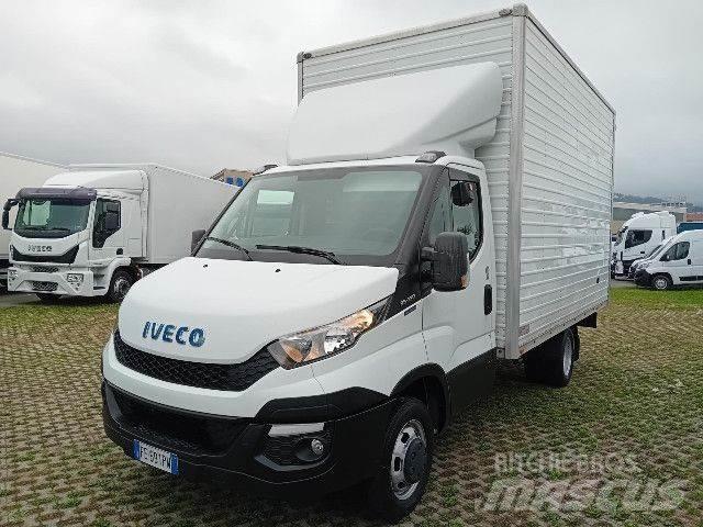 Iveco 35C13 Bakwagens met gesloten opbouw