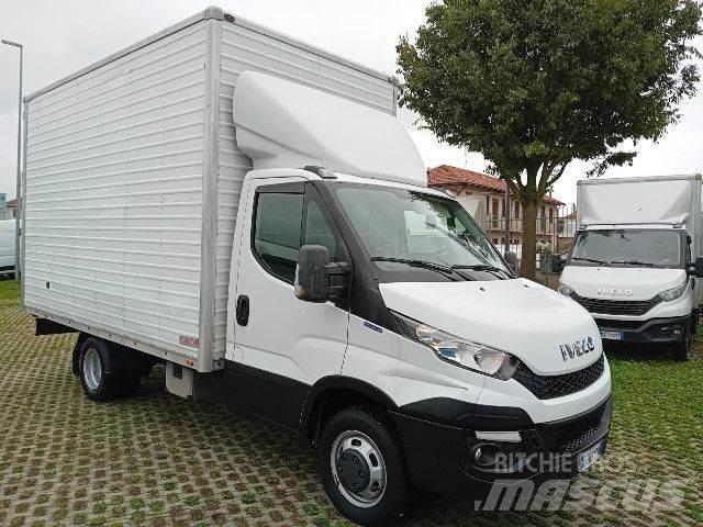 Iveco 35C13 Bakwagens met gesloten opbouw