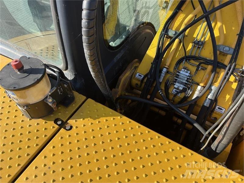 JCB JS220LC Rupsgraafmachines