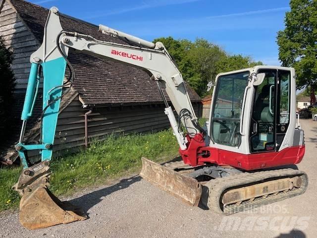 Takeuchi TB250 Midigraafmachines 7t - 12t